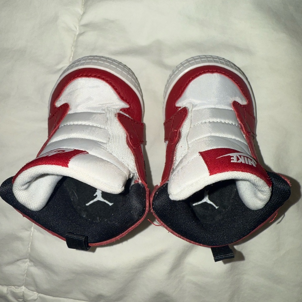 Jordan 1s Chicago Crib Booties